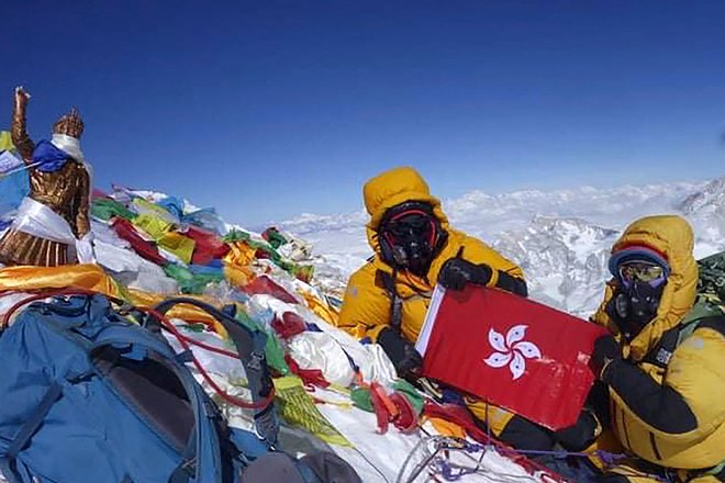 Nepalska vlada je aprila dovolila odpravam plezanje na najvišjo goro sveta. FOTO: Afp