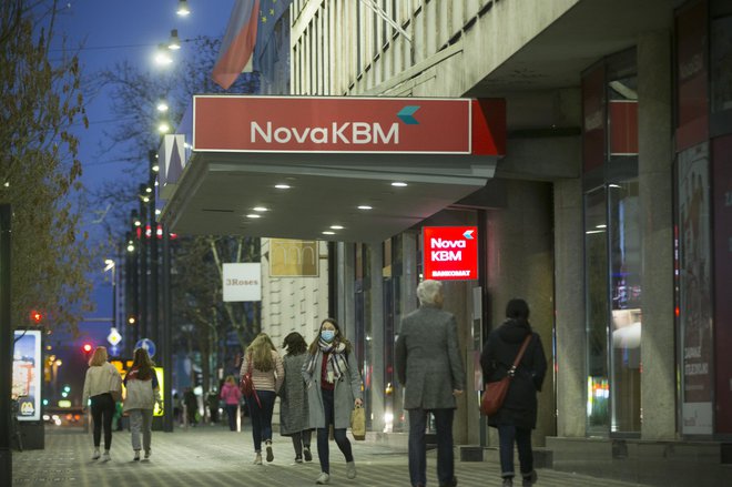 Z združitvijo Nove KBM in SKB banke bi nastala nova največja slovenska banka s skoraj 30-odstotnim tržnim deležem. FOTO: Jure Eržen/Delo