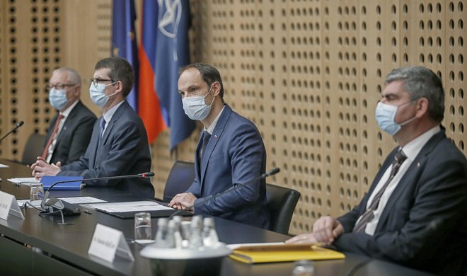 Na posvetu diplomatov na Brdu pri Kranju, ki ga je vodil minister Anže Logar, tudi o tem, kako zboljšati izplen slovenskega predsedovanja EU.<br />
Foto Blaž Samec