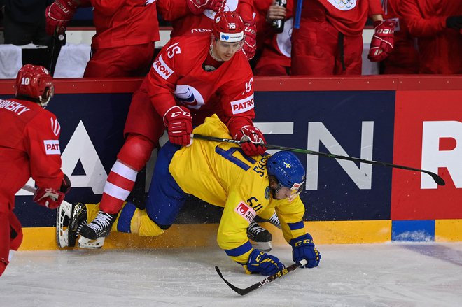 Švedi so se po porazu z Rusi znašli na tleh. FOTO: Gints Ivuskans/AFP