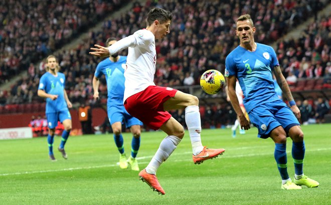 Robert Lewandowski je tudi proti Sloveniji že dokazal, da je trenutno najboljši napadalec na svetu. FOTO: Kuba Atys/Reuters