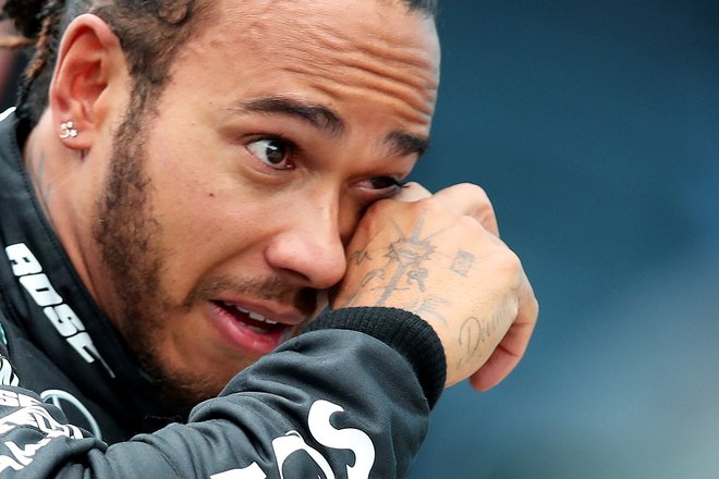 Lewis Hamilton verjame, da ima igralsko žilico. FOTO: Tolga Bozoglu/Reuters