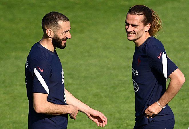 Antoine Griezmann (desno, levo Karim Benzema) se ta čas že pripravlja s francosko reprezentanco na euro 2020. FOTO: Franck Fife/AFP