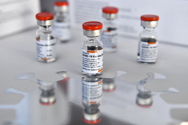 Sinovac je drugo kitajsko cepivo proti koronavirusu, ki je dobilo zeleno luč WHO. FOTO: Lillian Suwanrumpha/AFP