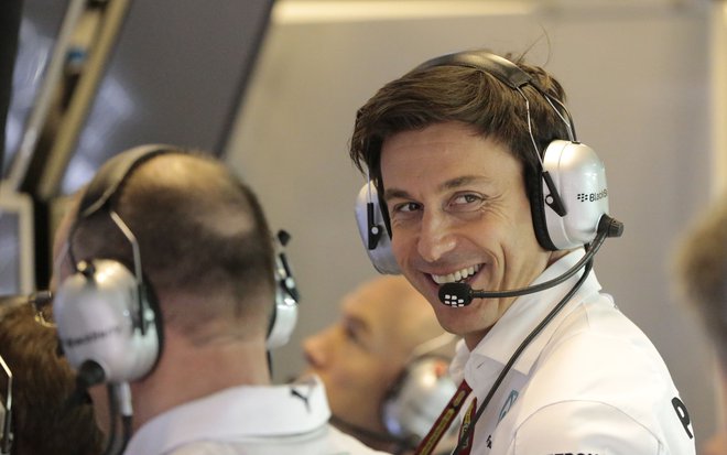 Toto Wolff daje motivacijske nasvete dirkačem. FOTO: Caren Firouz/Reuters