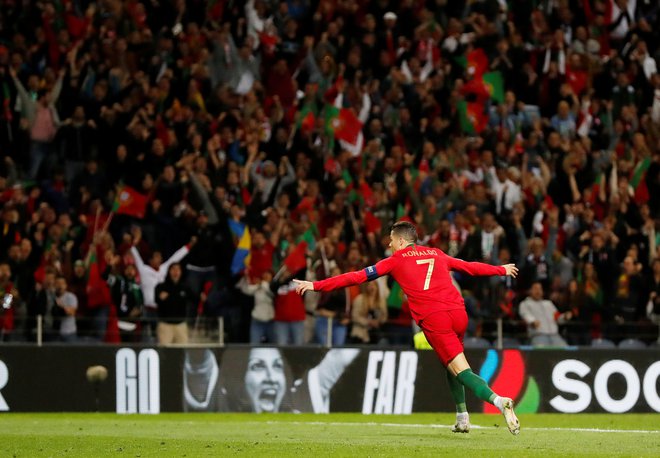 Cristiano Ronaldo je zabil svoja prva gola na EP leta 2004, proti Grčiji v skupinskem delu (1:2) in v polfinalu proti Nizozemski (2:1).<br />
FOTO: Susana Vera/Reuters