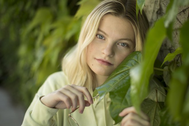 Špela Jezovšek - Stella je od Vlada Kreslina dobila nenasvet, naj ne posluša nasvetov drugih. FOTO: Jure Eržen/Delo