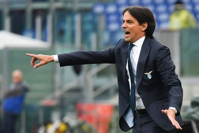 (FILES) In this file photo taken on January 18, 2020 Lazio&#39;s Italian head coach Simone Inzaghi shouts instructions to his players from the touchline during the Italian Serie A football match Lazio Rome vs Sampdoria on January 18, 2020 at the Olympic stadium in Rome. - Serie A champions Inter Milan have named Simone Inzaghi as their new coach following the departure of Antonio Conte, the club announced on June 03, 2021. (Photo by Alberto PIZZOLI / AFP) Foto Alberto Pizzoli Afp