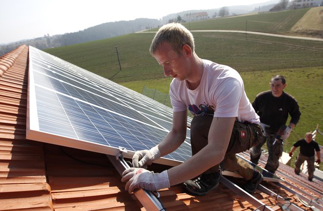 Imamo najnižjo mejo za moč elektrarne, ki potrebuje zahtevna dokazila za dovoljenje. FOTO: Michaela Rehle/Reuters