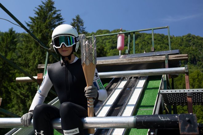 Slovenska bakla je pot v Zagorju pričela na kisovški skakalnici. FOTO: Aleš Pipan