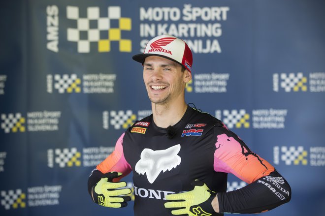 Tim Gajser na novinarski konferenci pred začetkom prihajajoče sezone. FOTO: Jure Eržen/Delo