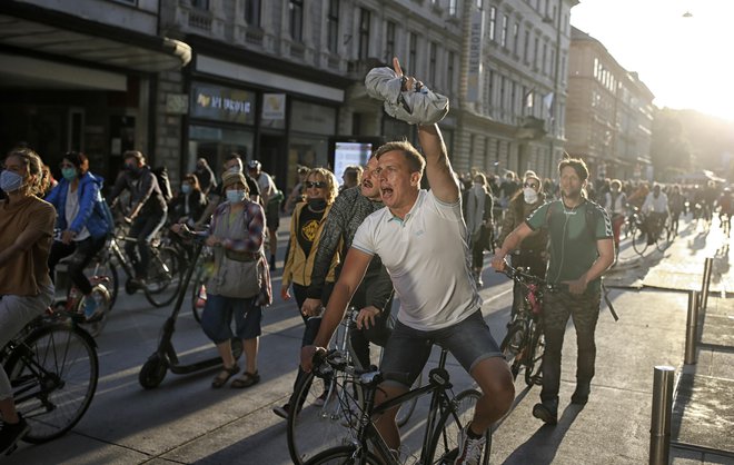 Protivladni kolesarski protesti v Ljubljani, maj 2020. FOTO: Blaž Samec/Delo