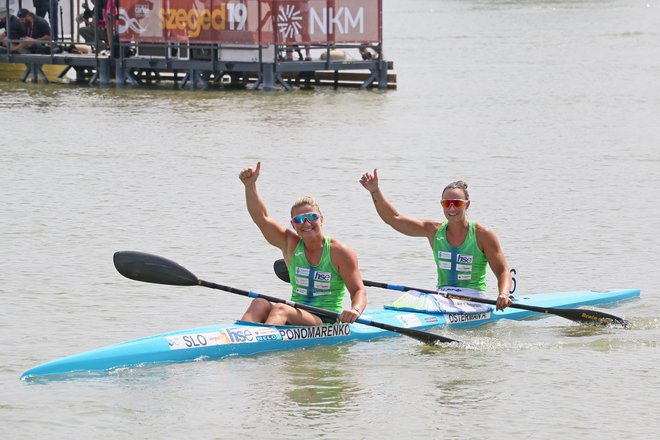 Špela Ponomarenko Janić in Anja Osterman še ne veslata idealno, a sta na EP napredovali v dvoje final. FOTO: KZS