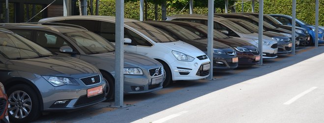 Rabljeni avtomobili so vedno zanimivo blago, povpraševanje po njih narašča.<br />
FOTO: Gašper Boncelj