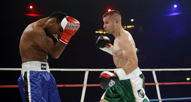 Andrej Baković (desno) se bo drevi v Zagrebu potegoval za svojo dvanajsto profesionalno zmago. FOTO: Blaž Samec/Delo