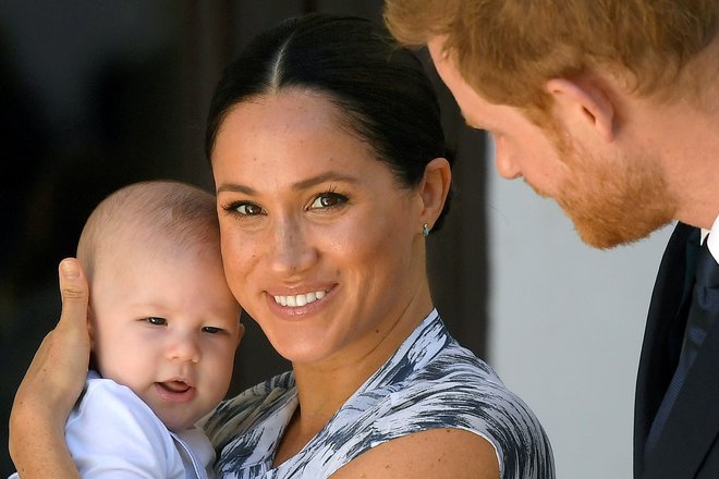 Prvorojenec Harryja in Meghan Archie, ki je 6. maja dopolnil dve leti,&nbsp;je dobil sestrico. FOTO:&nbsp;Toby Melville/Reuters