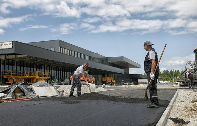 Nov terminal na ljubljanskem letališču. FOTO: Blaž Samec/Delo