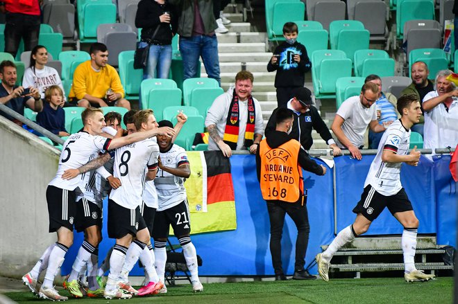 ManCityjev nemški napadalec Lukas Nmecha je z mojstrskim golom v 49. minuti odločil sinočnji finale med Nemčijo in Portugalsko v Stožicah. FOTO: Jure Makovec/AFP