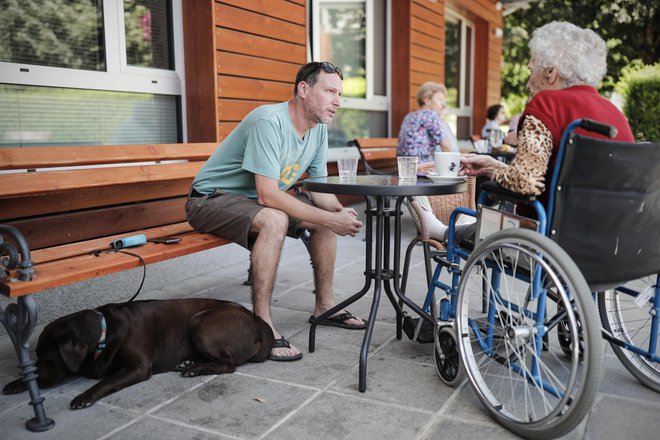 Storitve telemedicine so uporabne tudi pri starejših, ki so velikokrat ranljivi, prepuščeni samim sebi in krhkega zdravja. FOTO: Uroš Hočevar/Delo