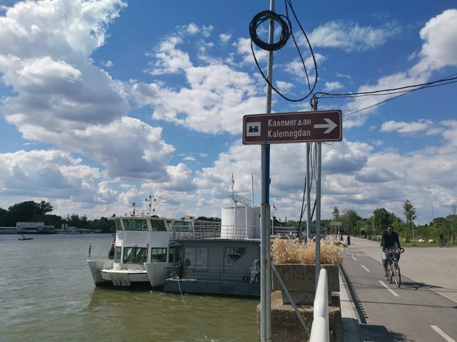 Tik pred klopco, kjer bo spomenik sedečega Edvarda Rusjana, je na novo urejen tudi dostop na Kalemegdan. Foto Milena Zupanič