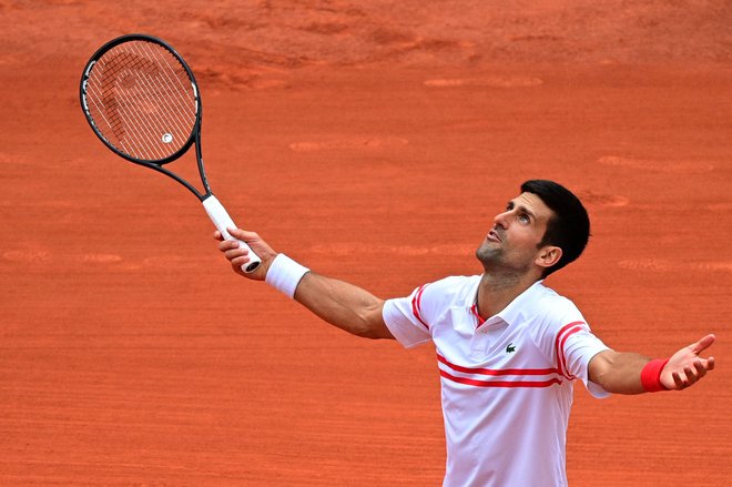 Novak Đoković se je takole odzval na konec dvoboja. FOTO: Martin Bureau/AFP