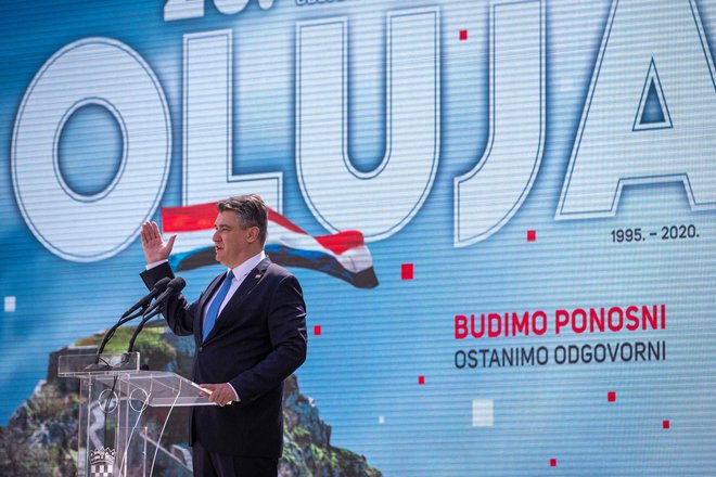 Hrvaški predsednik je tudi ob lanskem spominu na Nevihto razvnel strasti, ko se je odločil odlikovati poveljnika vojaške brigade Hrvaškega obrambnega sveta iz BiH. FOTO: AFP