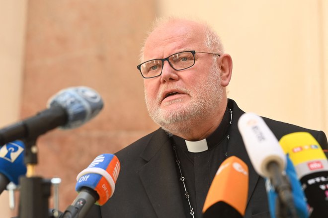 Cerkev se je v spopadu s pedofilijo znašla na mrtvi točki, je zapisal nemški kardinal Reinhard Marx. FOTO: Lennart Preiss/AFP