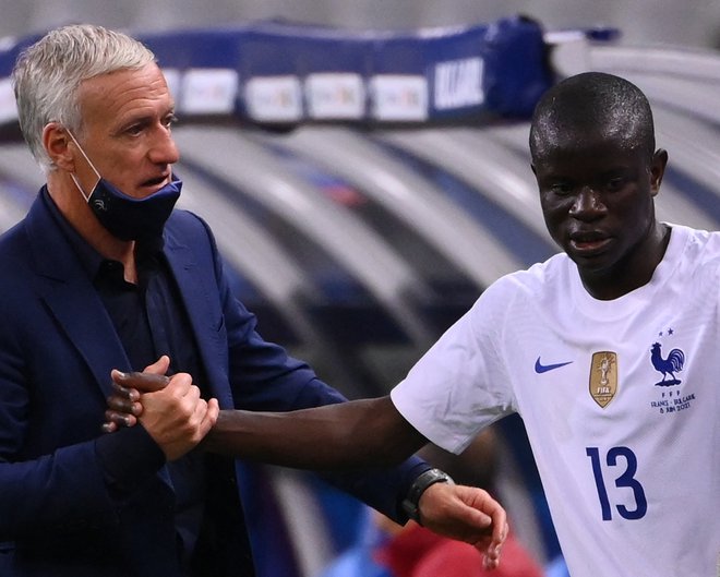 Francoski selektor Didier Deschamps (levo) ima na voljo izjemno zasedbo, v kateri je N&#39;golo Kante eden od kandidatov za najboljšega nogometaša evropskega prvenstva. FOTO: Franck Fife/Afp