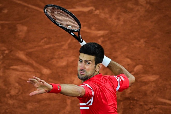 Novak Đoković za eno zmago vodi v medsebojnih obračunih z Rafaelom Nadalom. Tokrat bo poraženec ostal brez finala OP Francije. FOTO: Martin Bureau/AFP