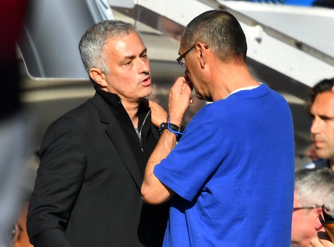 Jose Mourinho in Maurizio Sarri (oba na fotografiji) se bosta v prihajajoči sezoni preizkusila še na vročih rimskih derbijih. FOTO: Dylan Martinez/Reuters