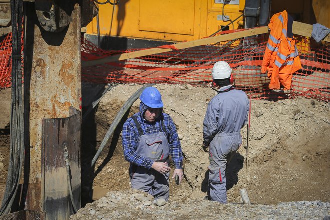 Vrednost opravljenih gradbenih del je bila lani za 0,4 odstotka višja kot leto prej. FOTO: Jože Suhadolnik/Delo