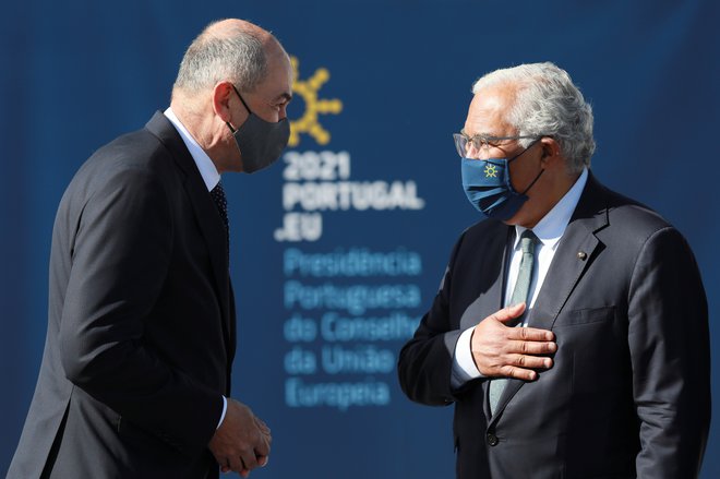 Slovenija bo od Portugalske prevzela predsedovanje svetu EU 1. julija. Na fotografiji predsednika vlade Janez Janša in António Costa. FOTO: Estela Silva/Reuters