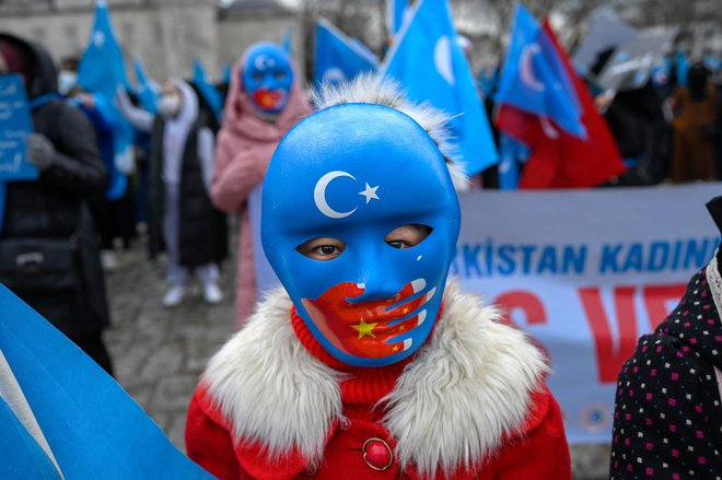 Peking bi rad izbrisal versko in kulturno identiteto Ujgurov.<br />
FOTO: Bülent Kiliç/AFP
