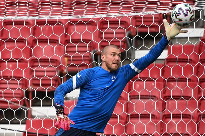 Jesse Joronen je takole danes vadil na štadionu Parken. FOTO: Jonathan Nackstrand/AFP