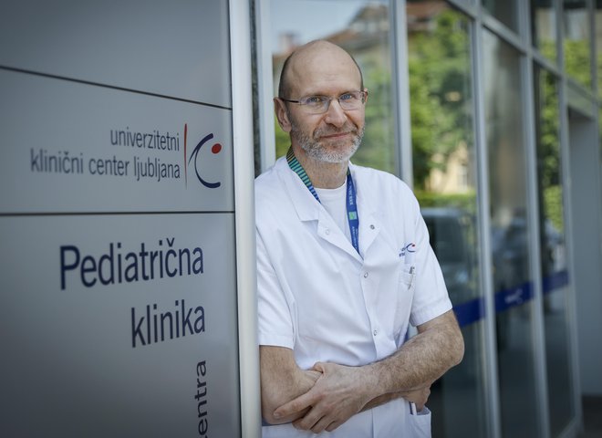 Prof. dr. Tadej Avčin predvideva, da bodo na leto odkrili pet bolnikov s težko prirojeno okvaro v delovanju celic T ali B. FOTO: Jože Suhadolnik/Delo