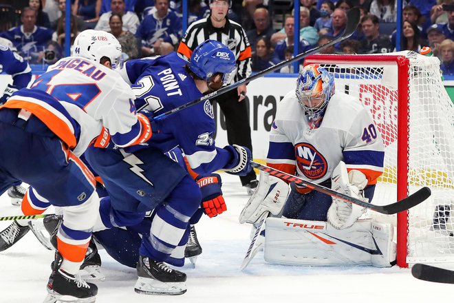 Brayden Point&nbsp;je sicer uspel premagati Semjona Varlamova v zadnji tretjini, a so Newyorčani nato zdržali vse nalete branilcev naslova. FOTO:&nbsp;Mike Carlson/AFP