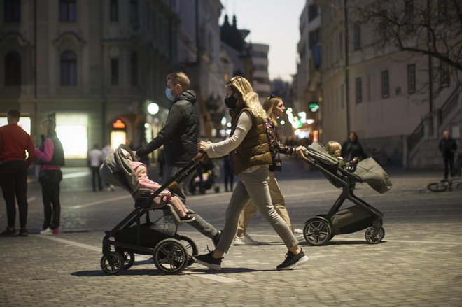 Univerzalni otroški dodatek, ki ga poznajo v številnih evropskih državah, je v koalicijski pogodbi napovedalo že kar nekaj vlad. Foto Jure Eržen