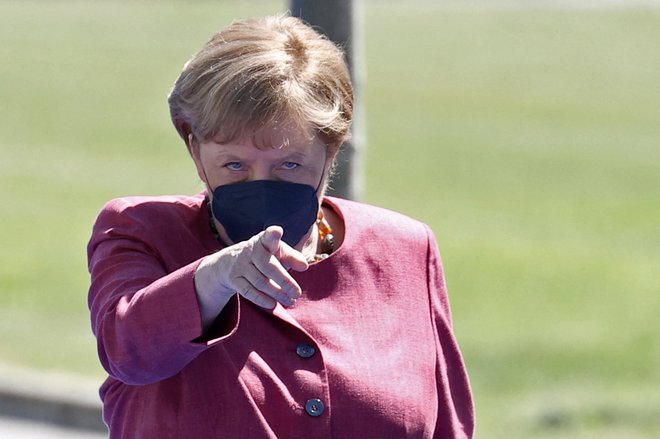 Nemška kanclerka Angela Merkel ob prihodu na zasedanje članic Nata. Foto: Kenzo Tribouillard/Afp