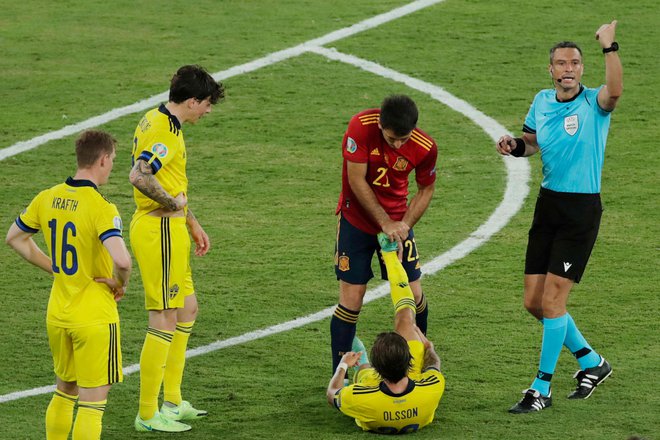 Slovenski sodnik Slavko Vinčić je dobro opravil uvodno nalogo na prvenstvu. FOTO: Julio Munoz/AFP