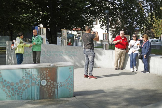 V Žalcu so fontano uredili z namenom, da bi obiskovalci prišli tja in ugotovili, da je v dolini zelenega zlata toliko znamenitosti, da jim en dan ne bo dovolj. FOTO: Leon Vidic