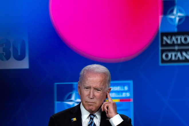 Predsednik ZDA Joe Biden je opozoril, da bi se v demokracijah morali obvarovati pred tistimi, ki sejejo sovraštvo za poliitčni dobiček. FOTO: Francisco Seco/Reuters