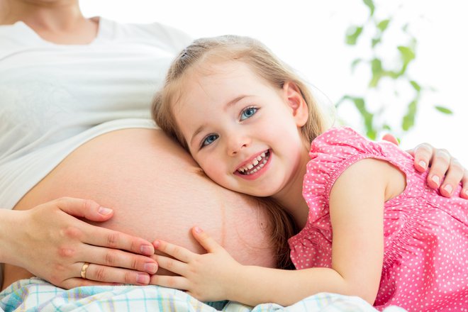 v ljubljanski porodnišnici so med oktobrom 2020 in februarjem 2021 zabeležili okoli 193 okuženih od 1317 porodnic, kar je 15 odstotkov. FOTO: Shutterstock