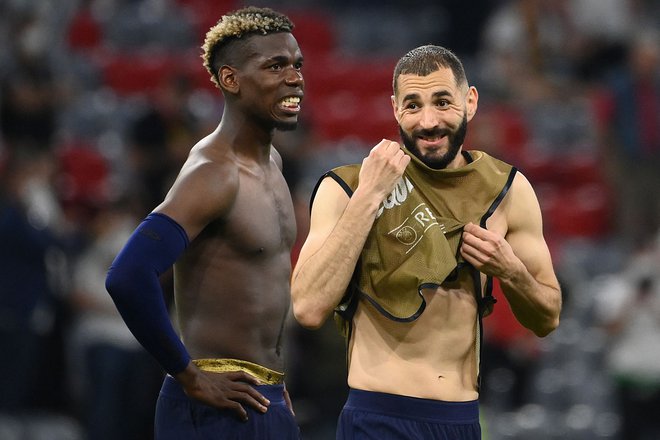 Karim Benzema (desno) je dosegel gol iz ofsajda, Paul Pogba pa je bil po UEFA najboljši igralec tekme. FOTO: Franck Fife/Afp