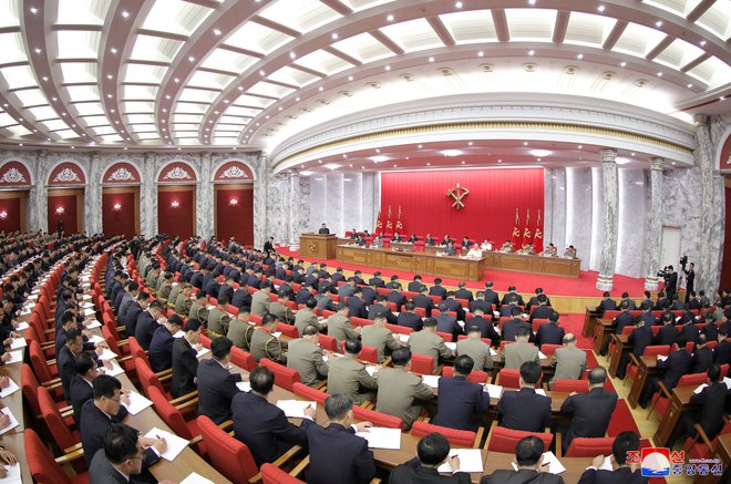 Plenum centralnega komiteja severnokorejske partije. FOTO: KCNA via Reuters