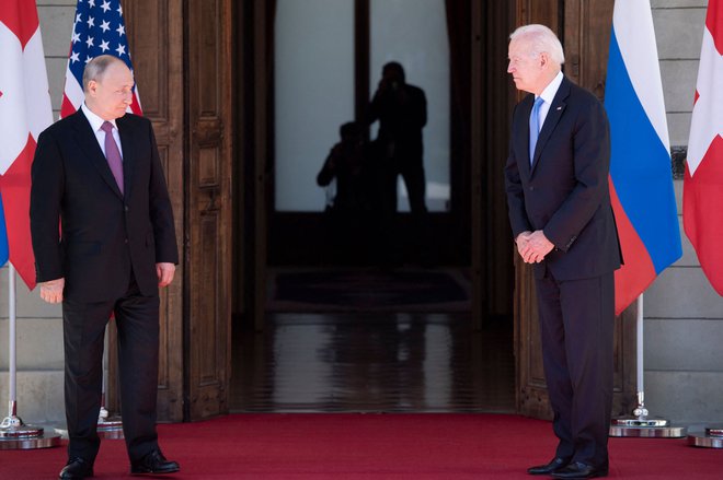 Dva predsednika v Ženevi: ruski predsednik Putin (levo) in   ameriški predsednik Biden. FOTO: Brendan Smialowski/Afp