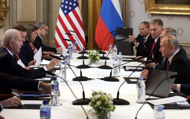 Prvo srečanje med predsednikoma velesil Rusije in ZDA v Ženevi, Putinom in Bidnom, je končano. FOTO: Mikhail Metzel/Afp