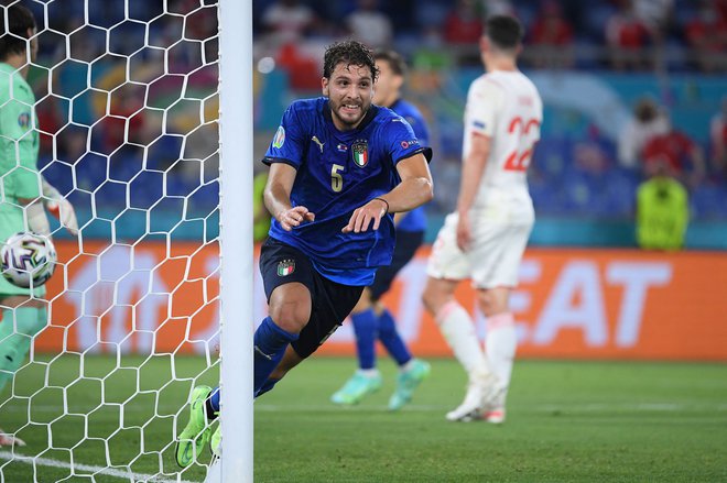 Manuel Locatelli je unovčil italijansko premoč v prvem polčasu. FOTO: Ettore Ferrari/AFP