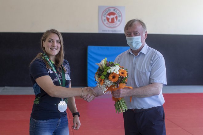 Andreji Leški je čestital tudi Vlado Čuš, vršilec dolžnosti predsednika Judo zveze Slovenije. FOTO: Voranc Vogel/Delo