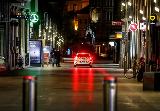 Prazne ulice v času razglašene epidemije so bile udarec za priložnostne kriminalce. FOTO: Matej Družnik/Delo