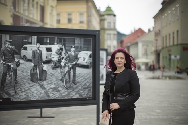 Vera Haliti je bila medkulturna mediatorka, ko to še ni bil poklic. Gre za ljudi, ki gradijo mostove med dvema kulturama in so v pomoč pri hitrejši integraciji tujcev v družbo. FOTO: Jure Eržen/Delo